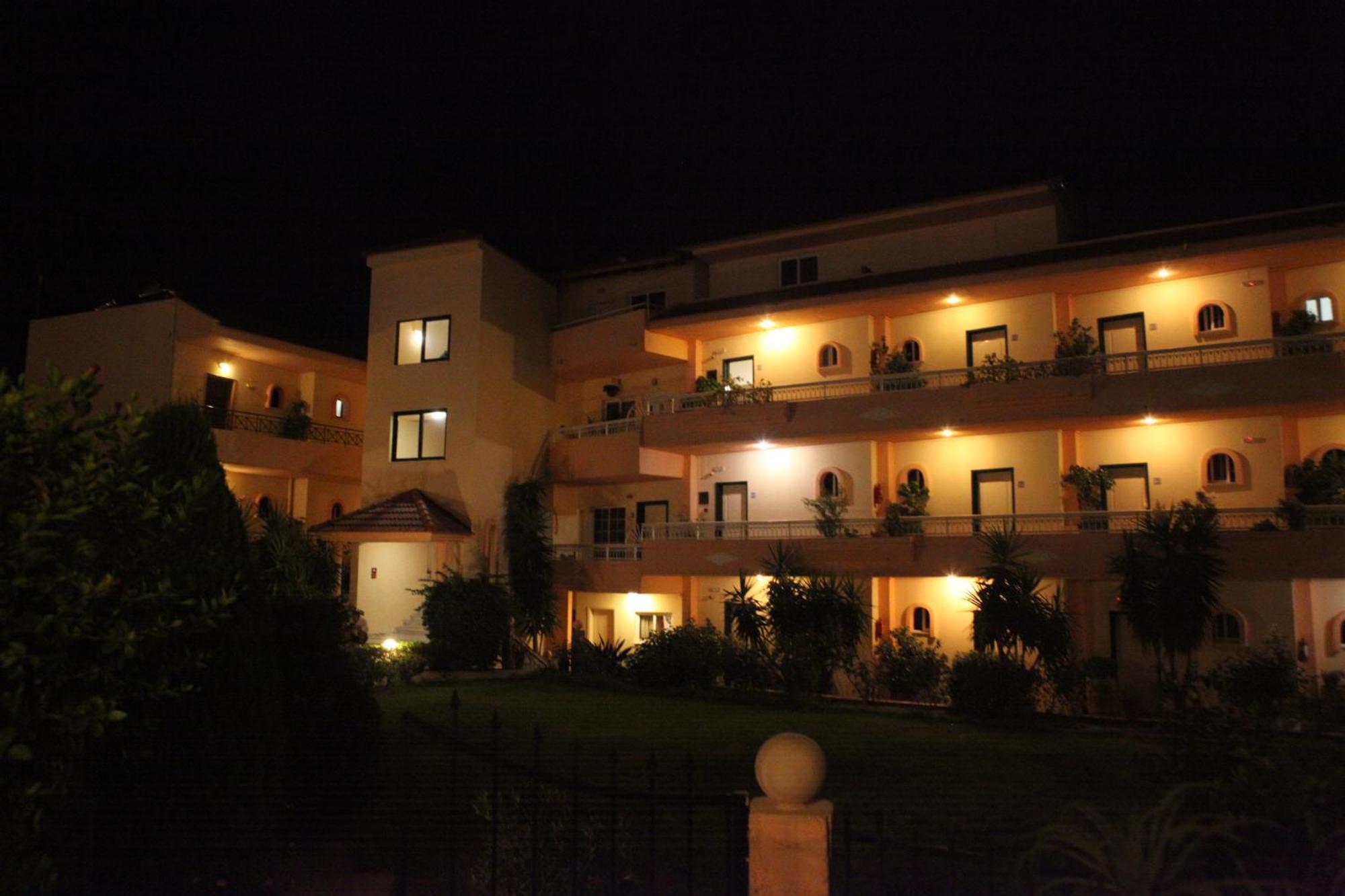 Lyristis Dinos Studios & Apartments Faliraki Ngoại thất bức ảnh