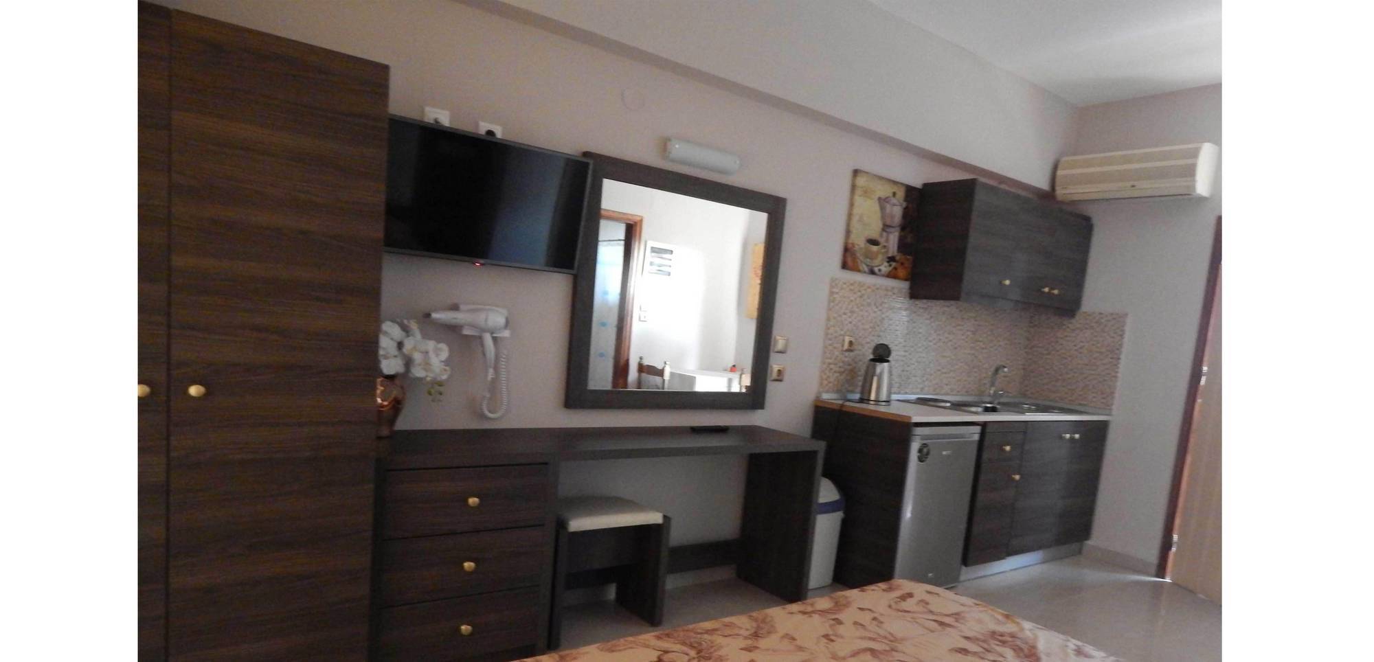 Lyristis Dinos Studios & Apartments Faliraki Ngoại thất bức ảnh