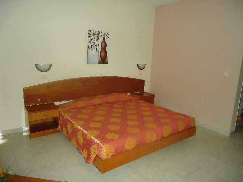 Lyristis Dinos Studios & Apartments Faliraki Ngoại thất bức ảnh