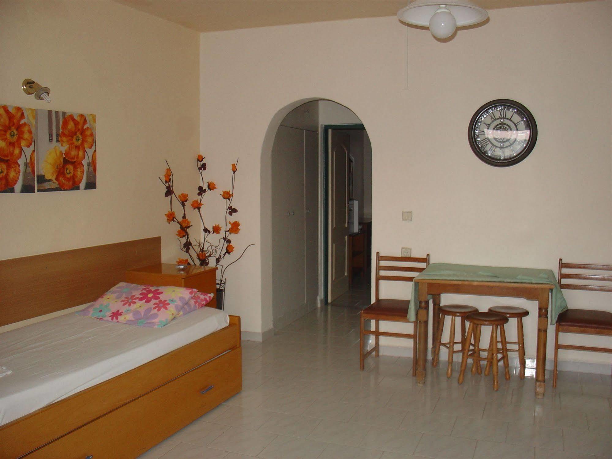 Lyristis Dinos Studios & Apartments Faliraki Ngoại thất bức ảnh