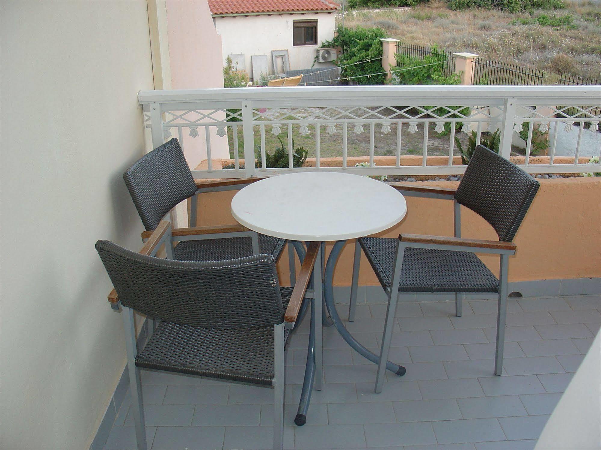Lyristis Dinos Studios & Apartments Faliraki Ngoại thất bức ảnh
