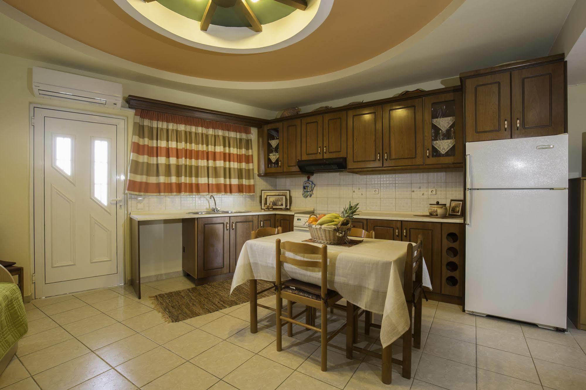 Lyristis Dinos Studios & Apartments Faliraki Ngoại thất bức ảnh